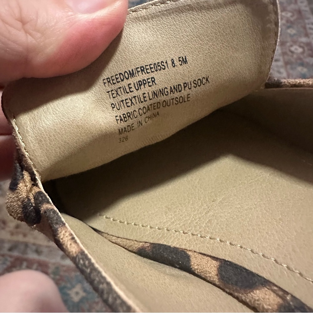 Steve Madden• Slip on freedom loafer in leopard size 8.5 - Picture 9 of 9